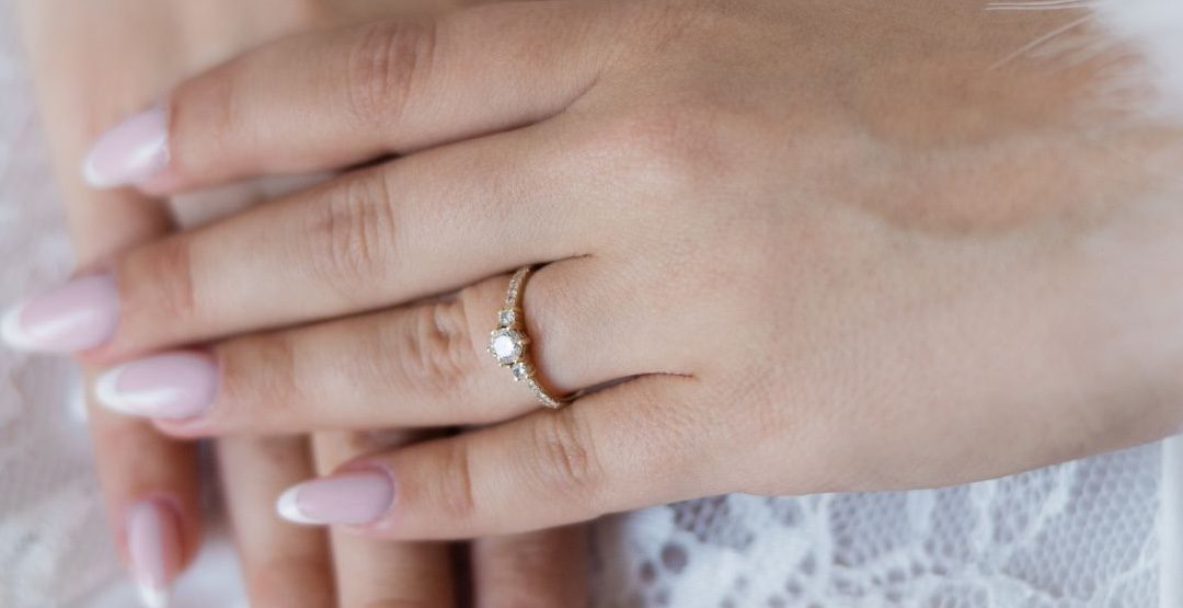 Végre eljegyeztek! Álomesküvőt szeretnék, hogyan kezdjem a szervezést?