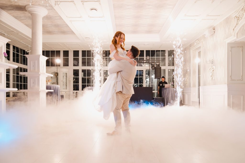 A destination wedding egyre népszerűbb Európában: külföldi vendégek, többnyelvű ceremónia, különleges gasztronómia és egy többnapos esküvő, ami inkább közös utazás, mint rohanás. Mutatjuk, miért működik ez a Le Til Kúriában! - Le Til Kúria