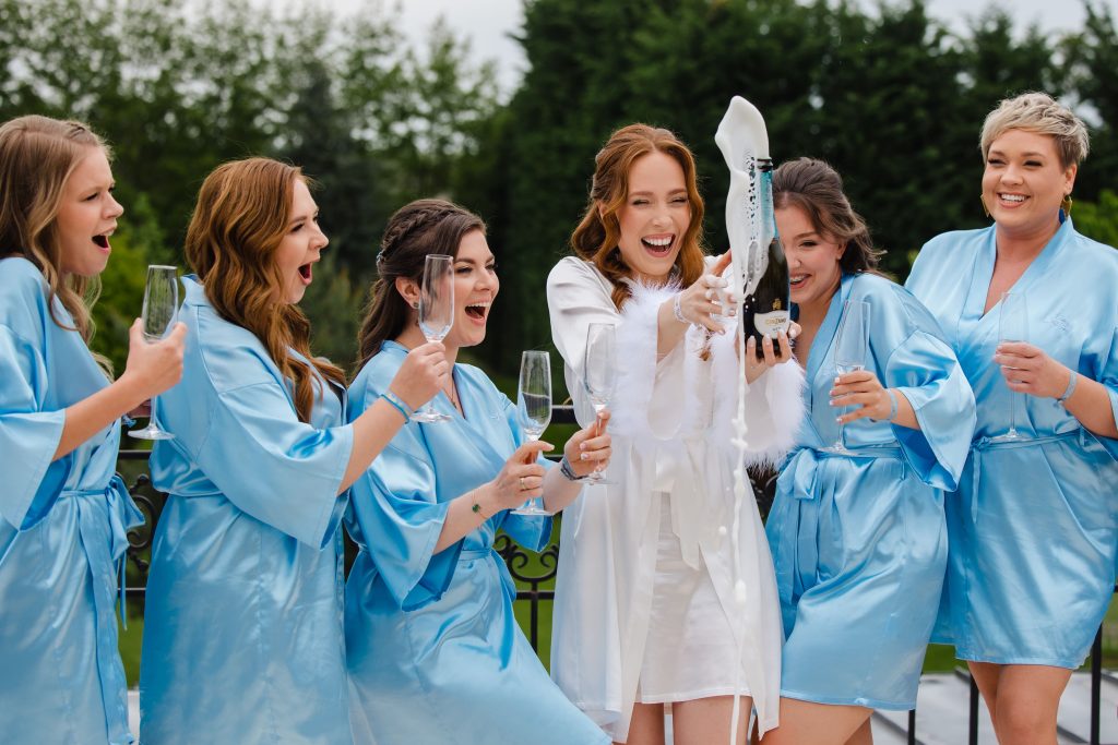 A destination wedding egyre népszerűbb Európában: külföldi vendégek, többnyelvű ceremónia, különleges gasztronómia és egy többnapos esküvő, ami inkább közös utazás, mint rohanás. Mutatjuk, miért működik ez a Le Til Kúriában! - Le Til Kúria