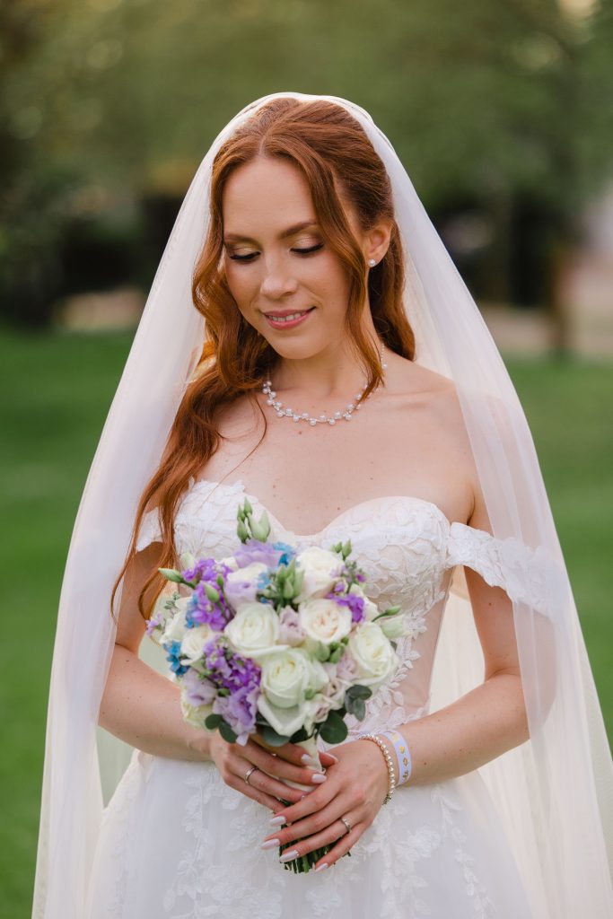 A destination wedding egyre népszerűbb Európában: külföldi vendégek, többnyelvű ceremónia, különleges gasztronómia és egy többnapos esküvő, ami inkább közös utazás, mint rohanás. Mutatjuk, miért működik ez a Le Til Kúriában! - Le Til Kúria