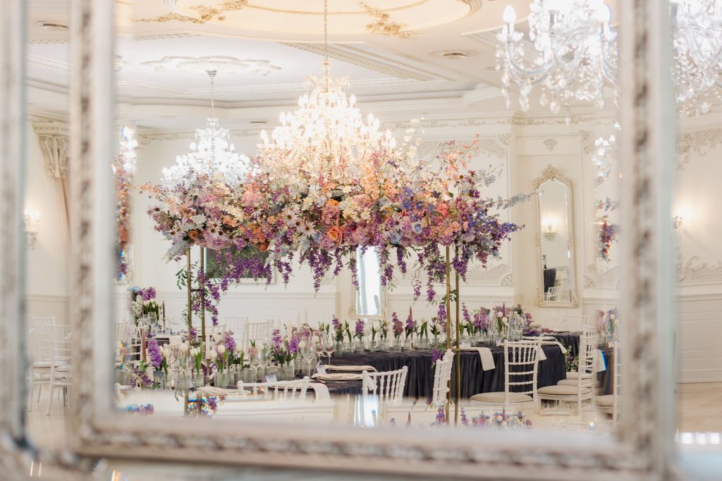 A destination wedding egyre népszerűbb Európában: külföldi vendégek, többnyelvű ceremónia, különleges gasztronómia és egy többnapos esküvő, ami inkább közös utazás, mint rohanás. Mutatjuk, miért működik ez a Le Til Kúriában! - Le Til Kúria