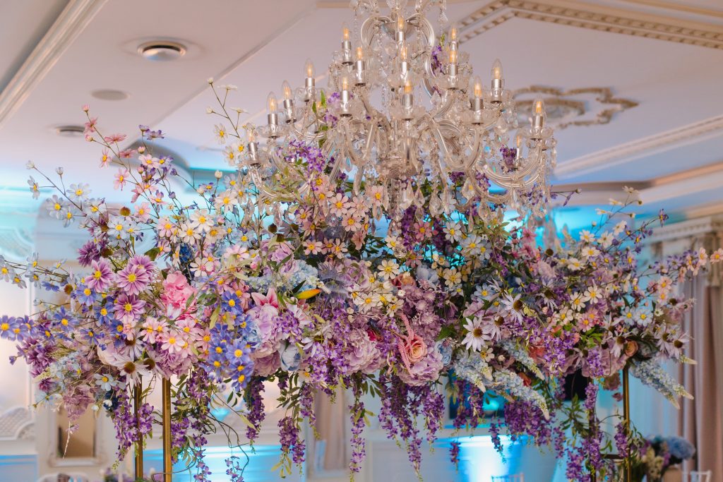A destination wedding egyre népszerűbb Európában: külföldi vendégek, többnyelvű ceremónia, különleges gasztronómia és egy többnapos esküvő, ami inkább közös utazás, mint rohanás. Mutatjuk, miért működik ez a Le Til Kúriában! - Le Til Kúria